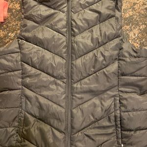 Super cute black vest!